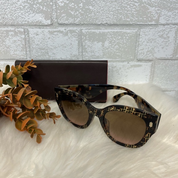 Fendi Acetate Havana Tortoiseshell Fendi Roma Sunglasses - Picture 1 of 7